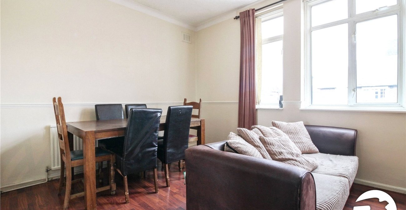 2 bedroom property to rent in London | Robinson Jackson