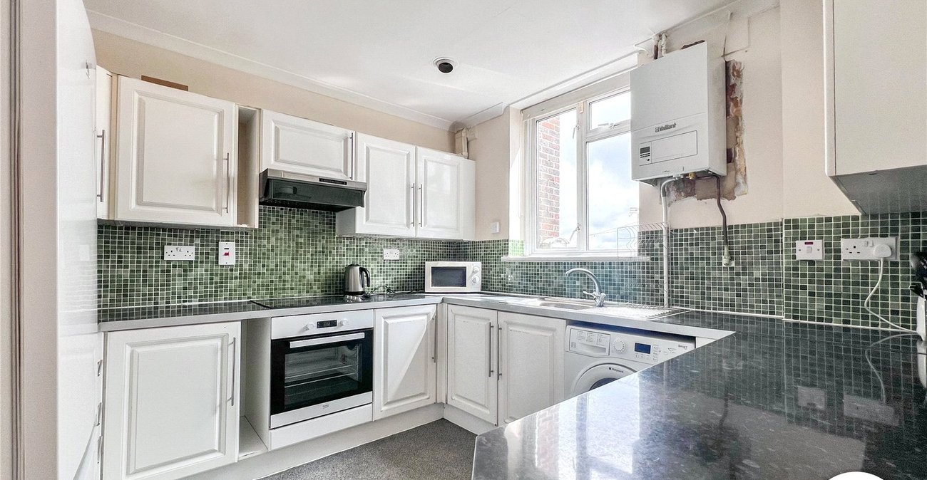 2 bedroom property to rent in London | Robinson Jackson