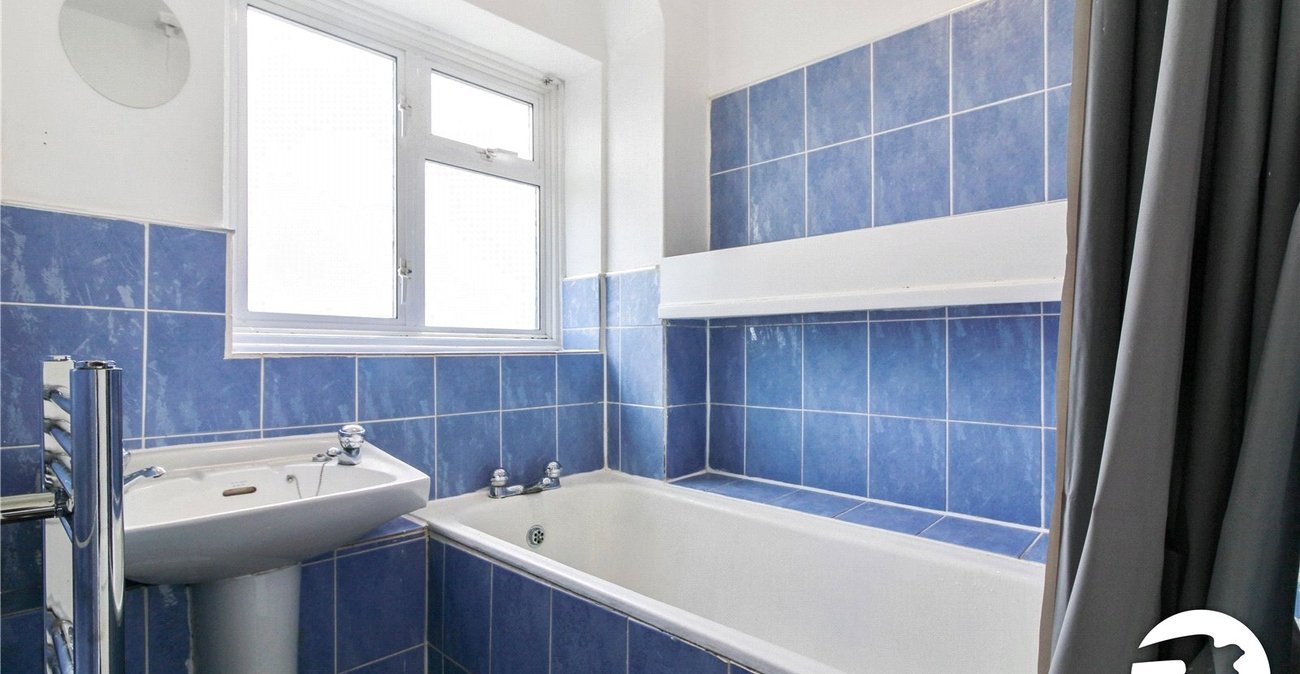 2 bedroom property to rent in London | Robinson Jackson