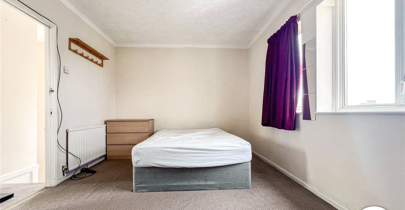 2 bedroom property to rent in London | Robinson Jackson