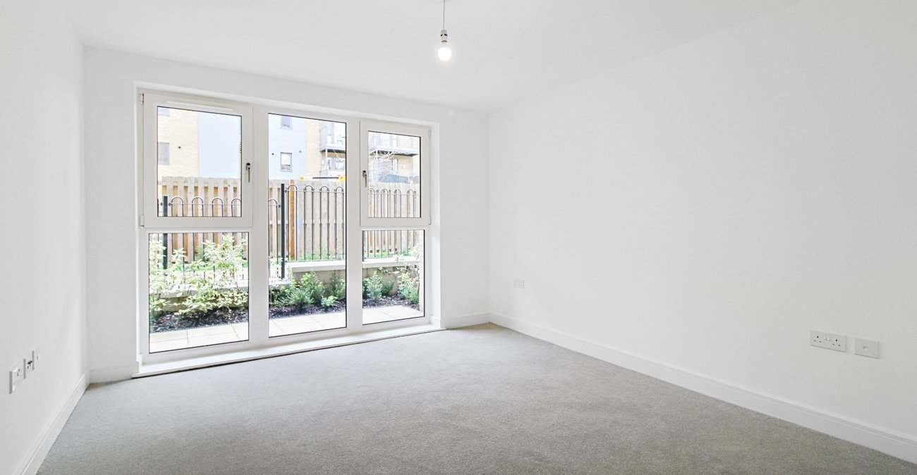 1 bedroom property to rent in Castle Hill | Robinson Michael & Jackson