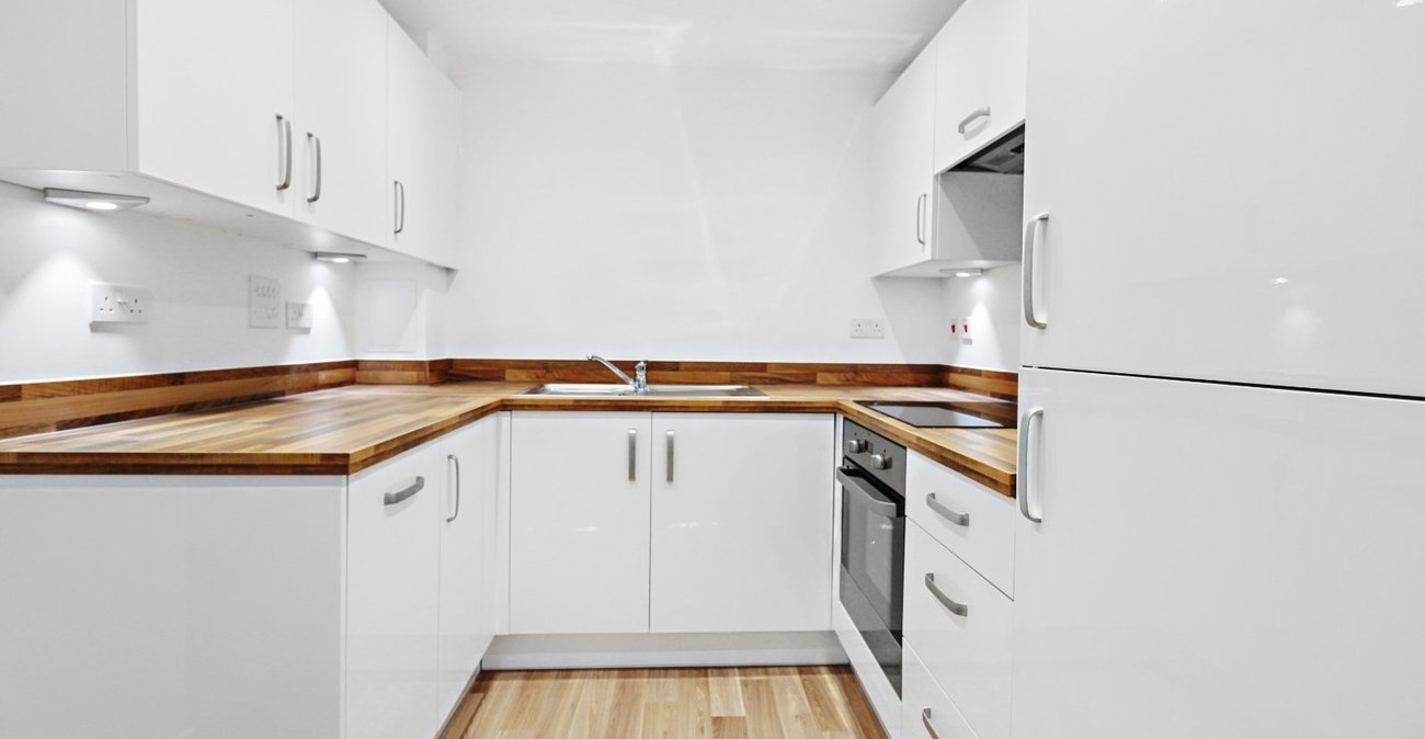 1 bedroom property to rent in Castle Hill | Robinson Michael & Jackson