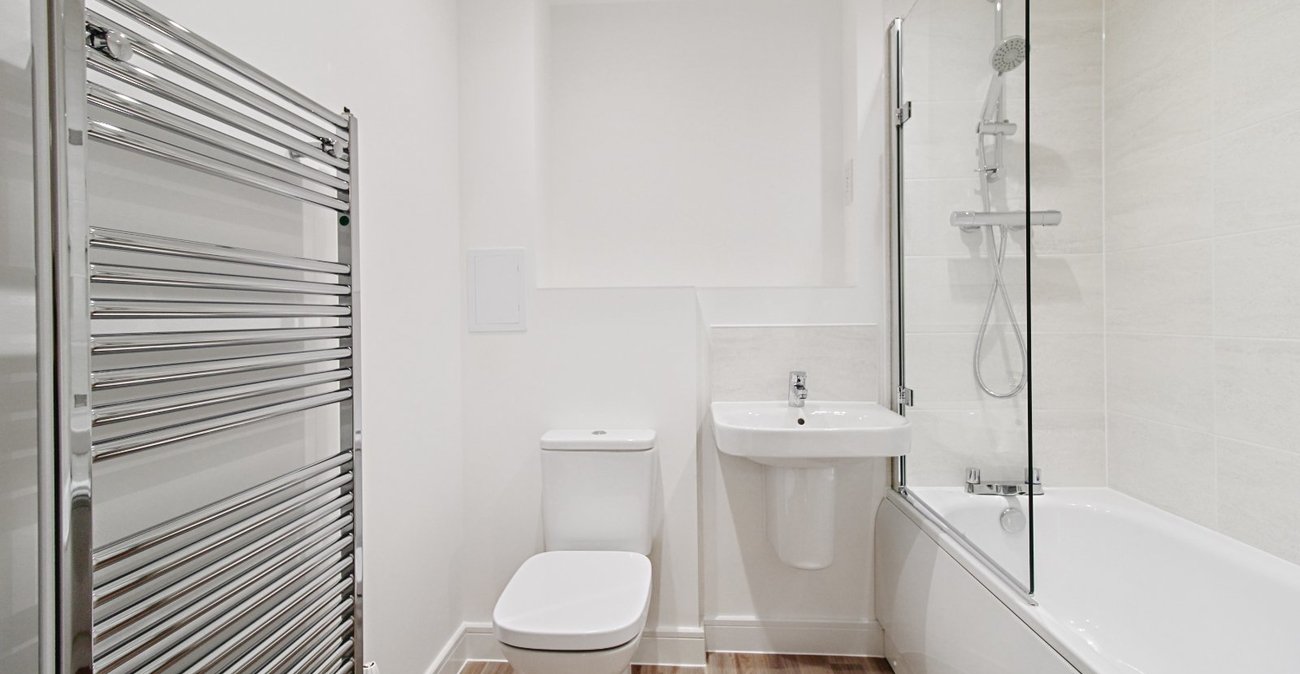 1 bedroom property to rent in Castle Hill | Robinson Michael & Jackson