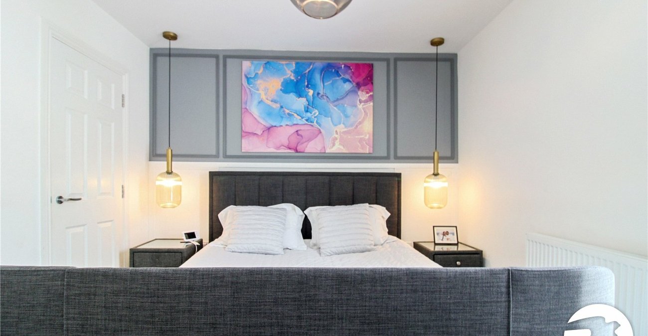 2 bedroom property to rent in Castle Hill | Robinson Michael & Jackson