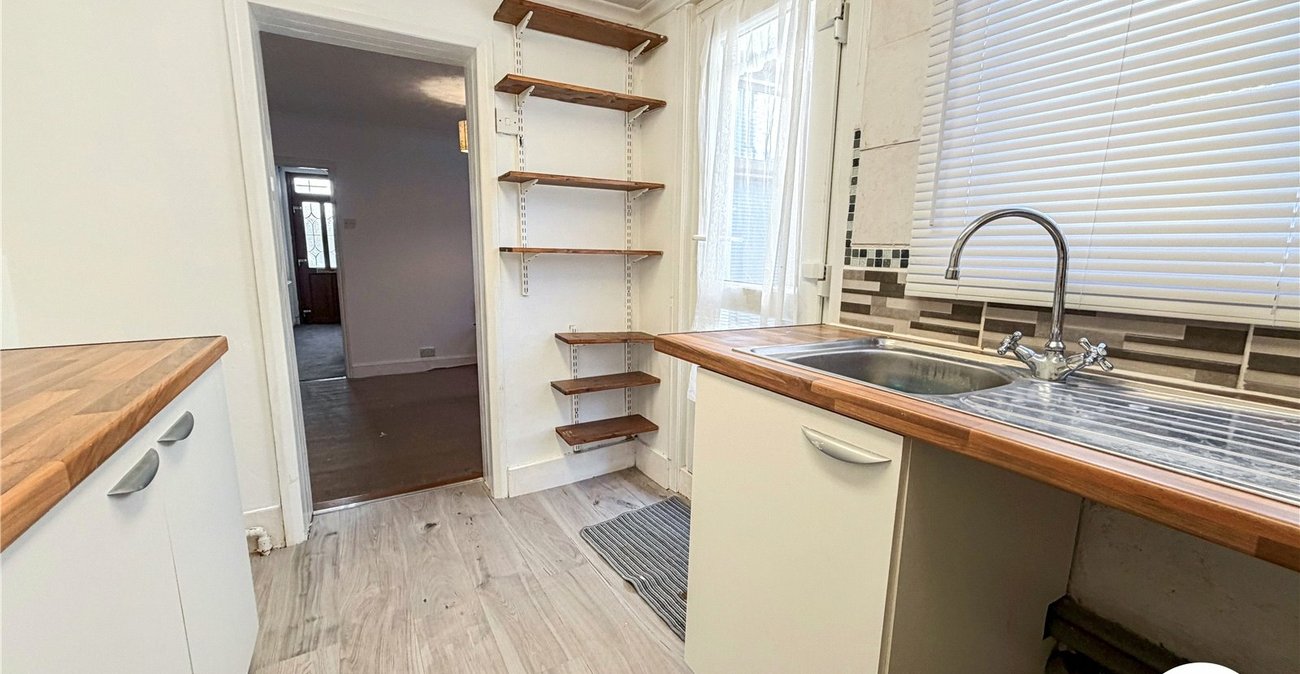 2 bedroom house to rent in Chatham | Robinson Michael & Jackson