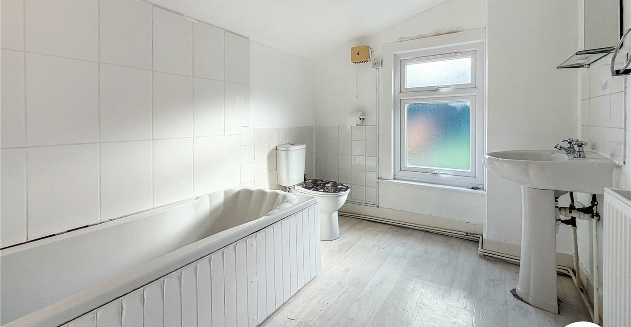 2 bedroom house to rent in Chatham | Robinson Michael & Jackson