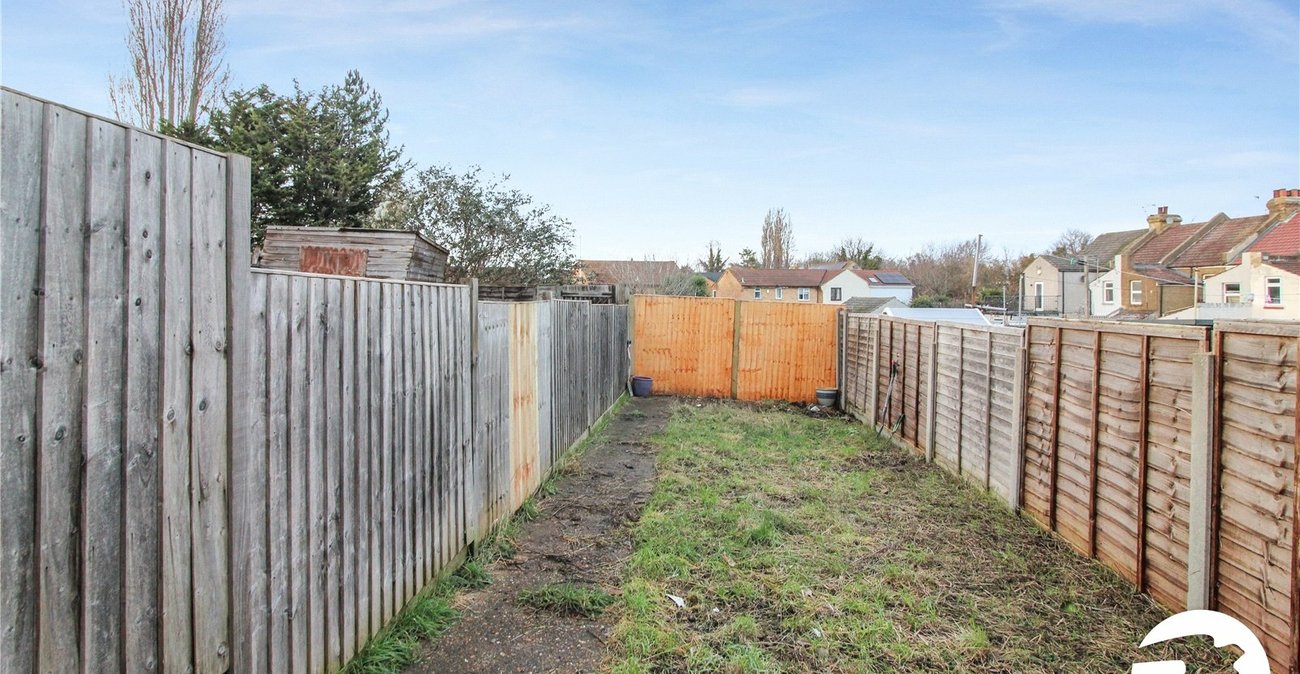 2 bedroom house to rent in Greenhithe | Robinson Michael & Jackson