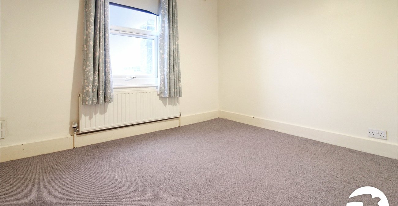 2 bedroom house to rent in Greenhithe | Robinson Michael & Jackson