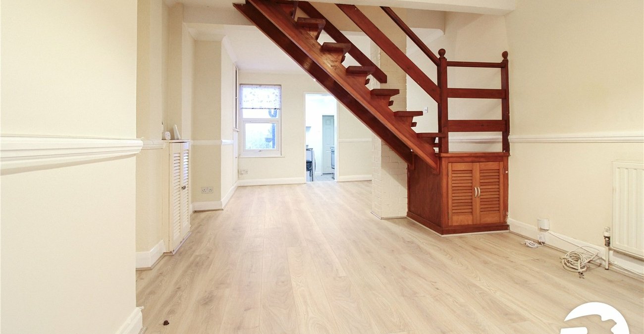 2 bedroom house to rent in Greenhithe | Robinson Michael & Jackson