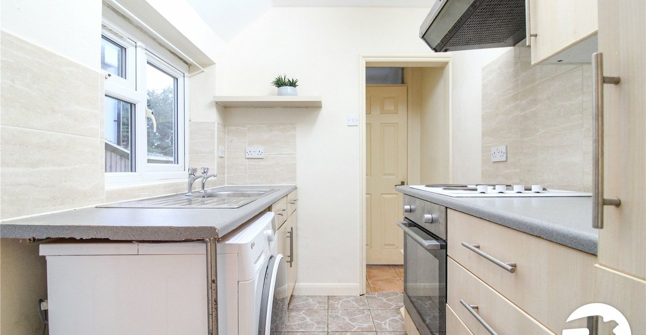 2 bedroom house to rent in Greenhithe | Robinson Michael & Jackson