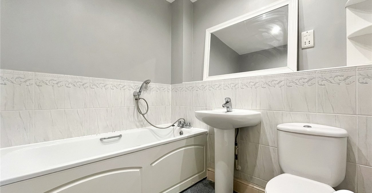 2 bedroom property to rent in Gillingham | Robinson Michael & Jackson