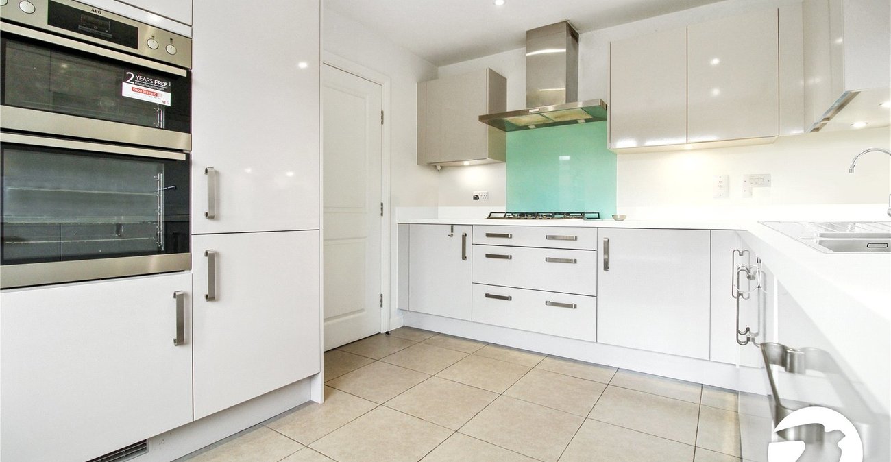 3 bedroom house to rent in Greenhithe | Robinson Michael & Jackson