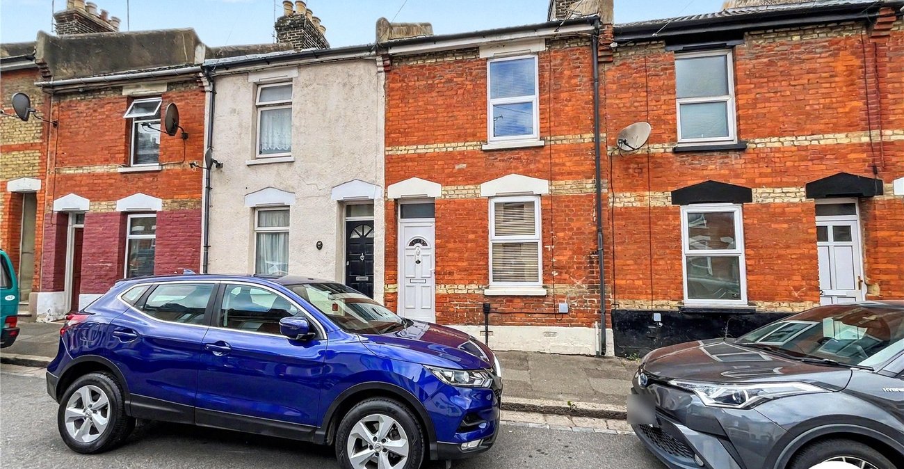 2 bedroom house to rent in Rochester | Robinson Michael & Jackson