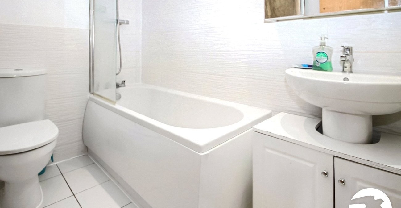 3 bedroom house to rent in Rochester | Robinson Michael & Jackson