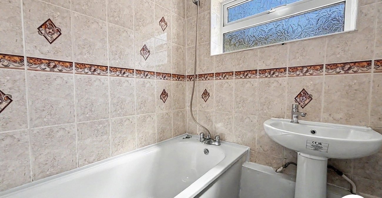 4 bedroom house to rent in Rochester | Robinson Michael & Jackson