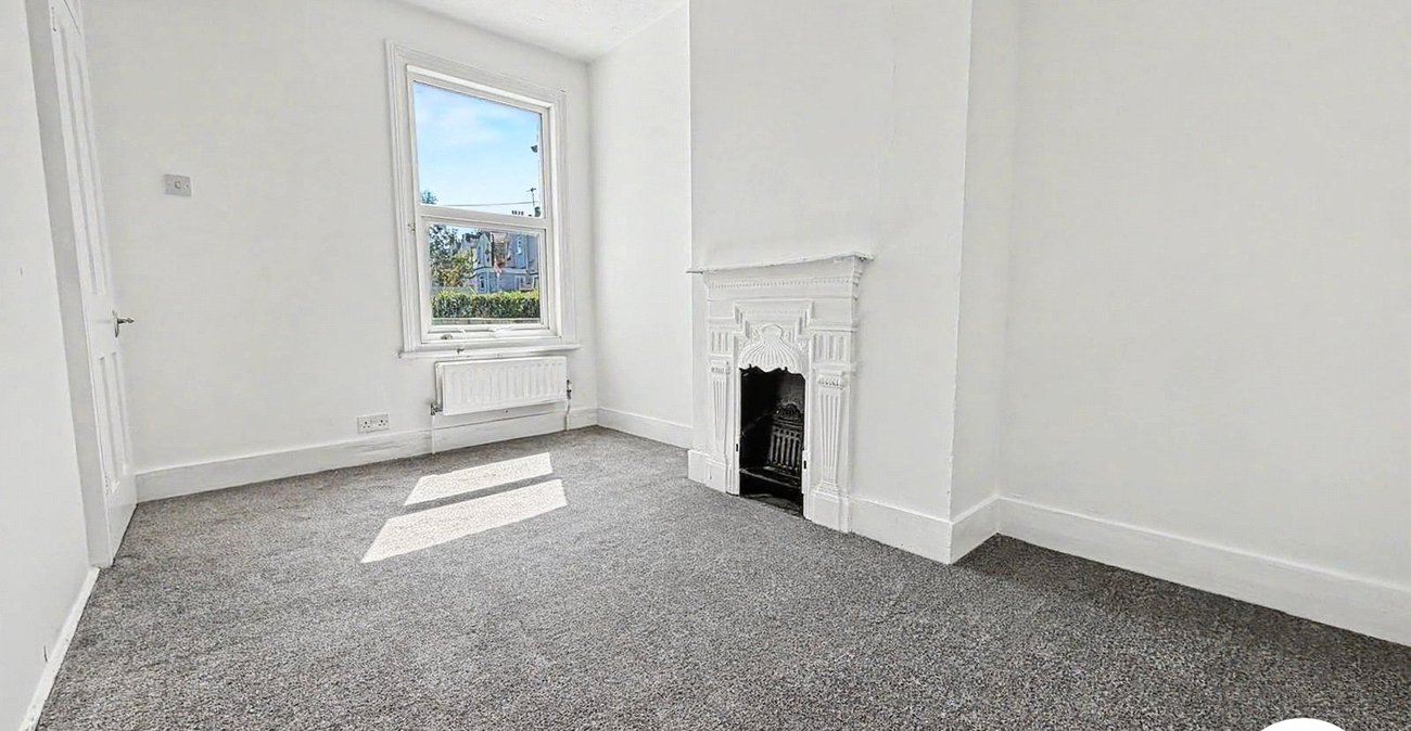 4 bedroom house to rent in Rochester | Robinson Michael & Jackson