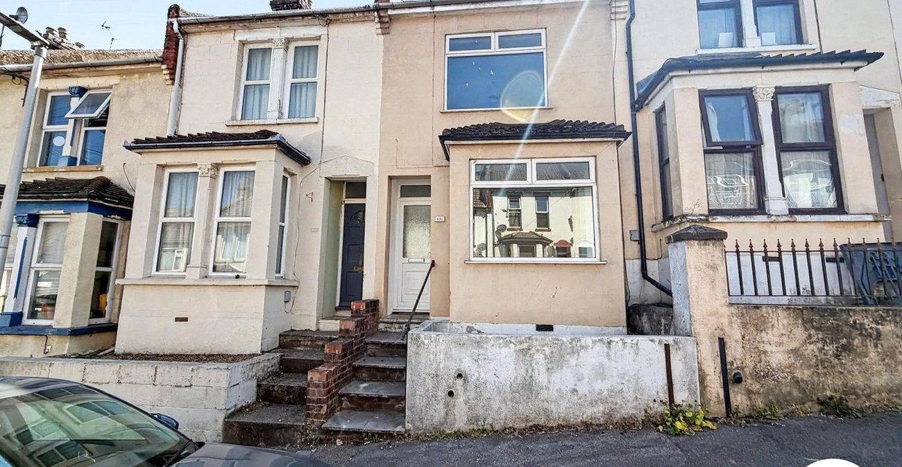 4 bedroom house to rent in Rochester | Robinson Michael & Jackson