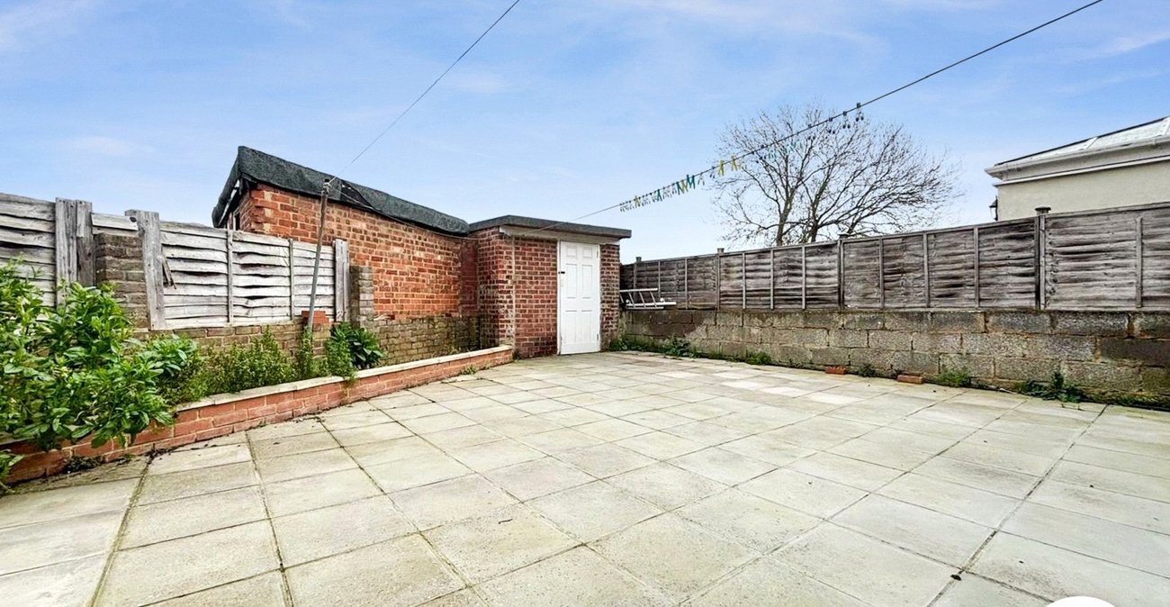 3 bedroom house to rent in Dartford | Robinson Jackson