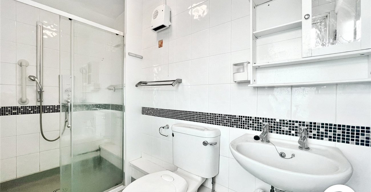 3 bedroom house to rent in Dartford | Robinson Jackson