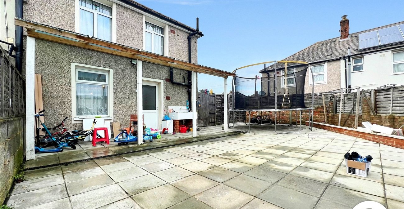 3 bedroom house to rent in Dartford | Robinson Jackson