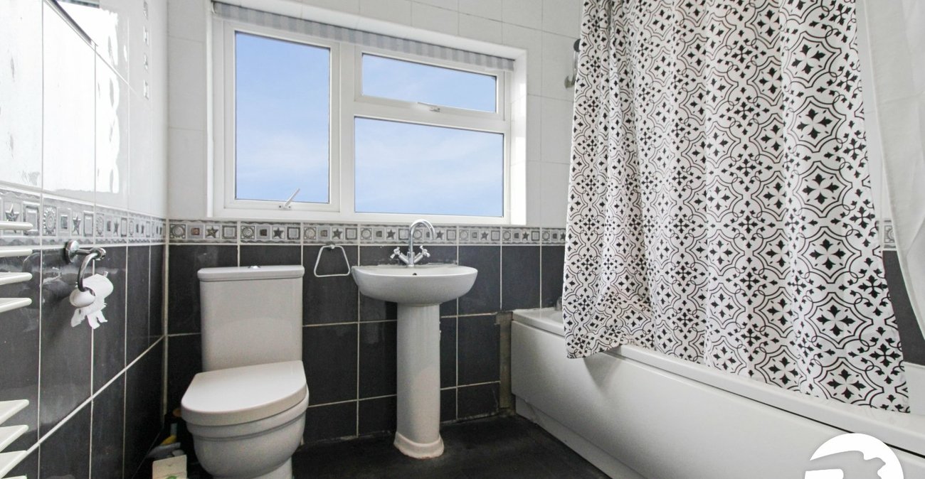 3 bedroom house to rent in Gravesend | Robinson Michael & Jackson