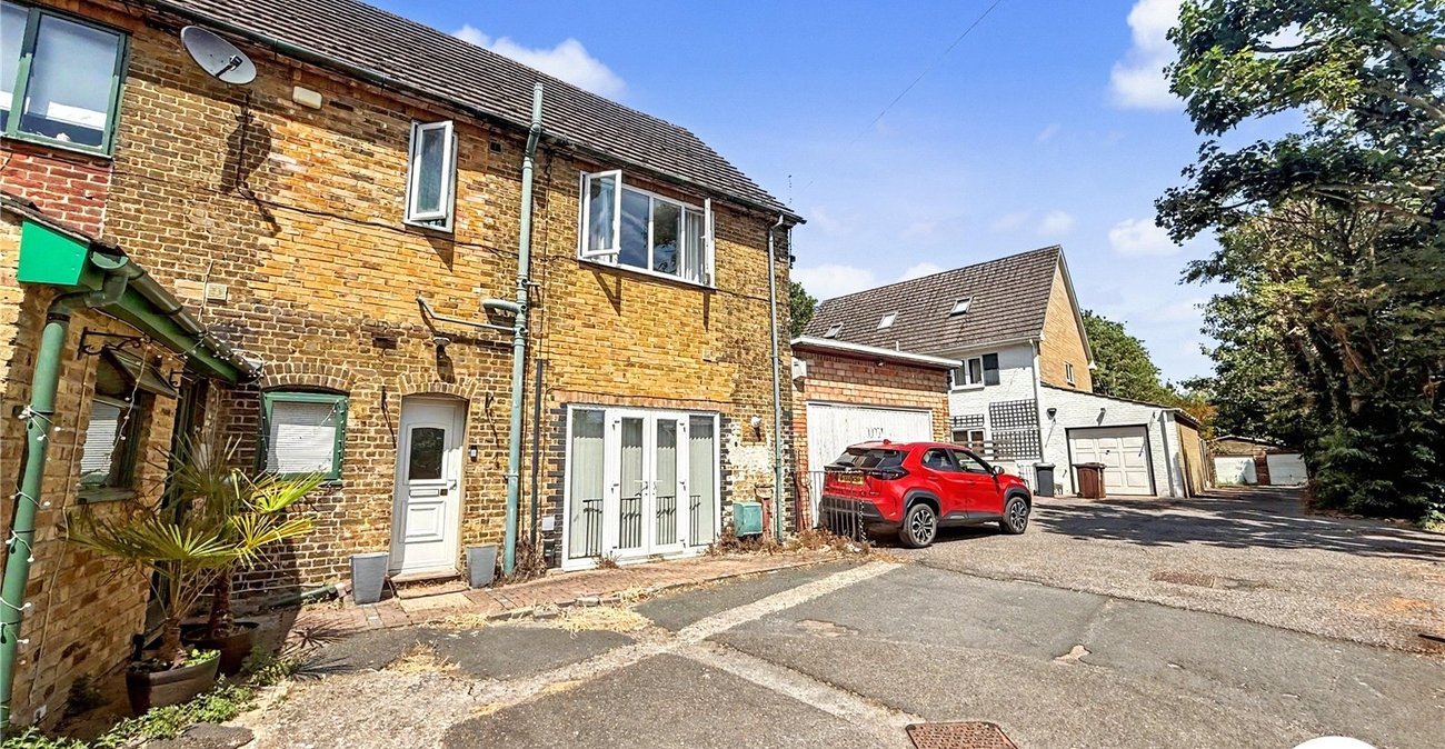 3 bedroom house to rent in Vicarage Road | Robinson Michael & Jackson