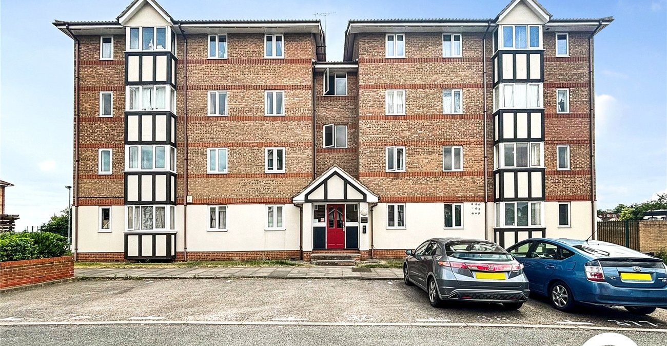 2 bedroom property to rent in Erith | Robinson Jackson