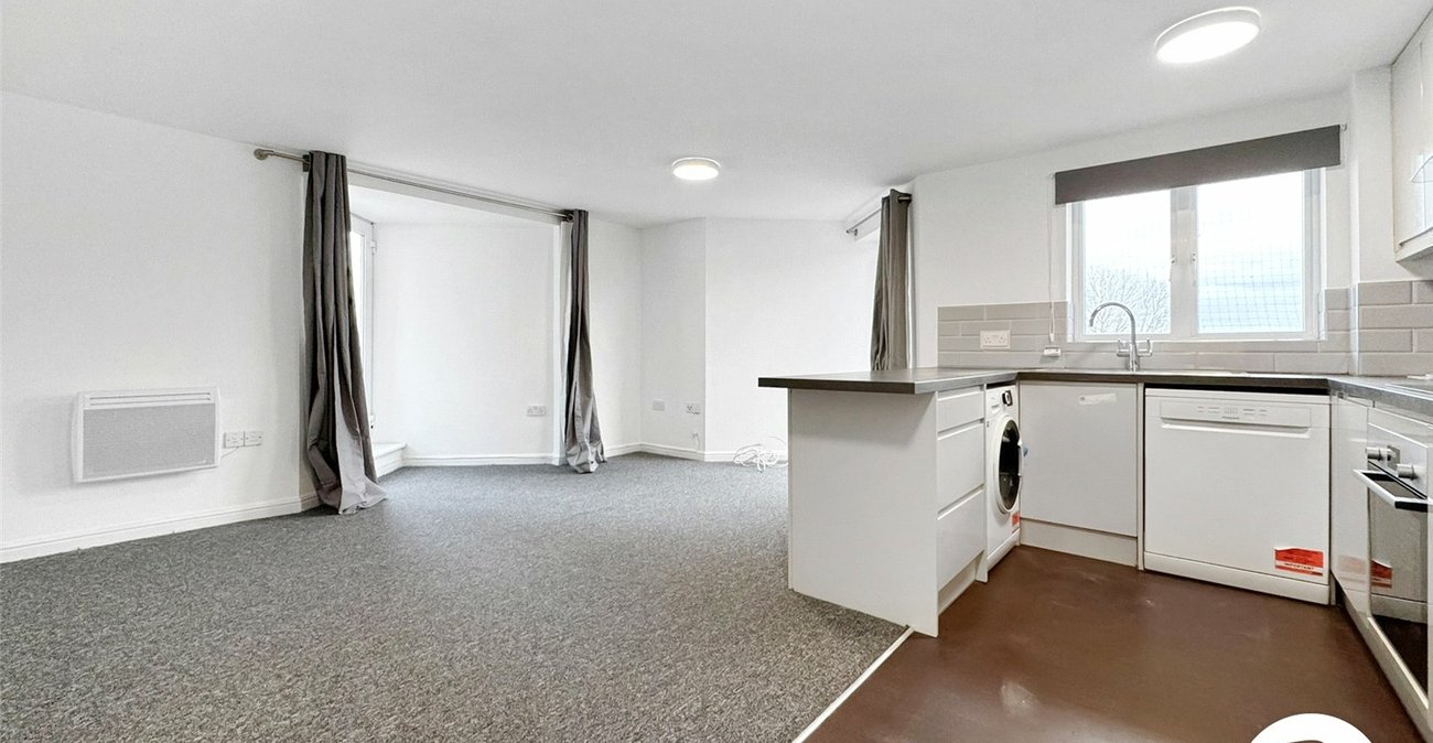 2 bedroom property to rent in London | 