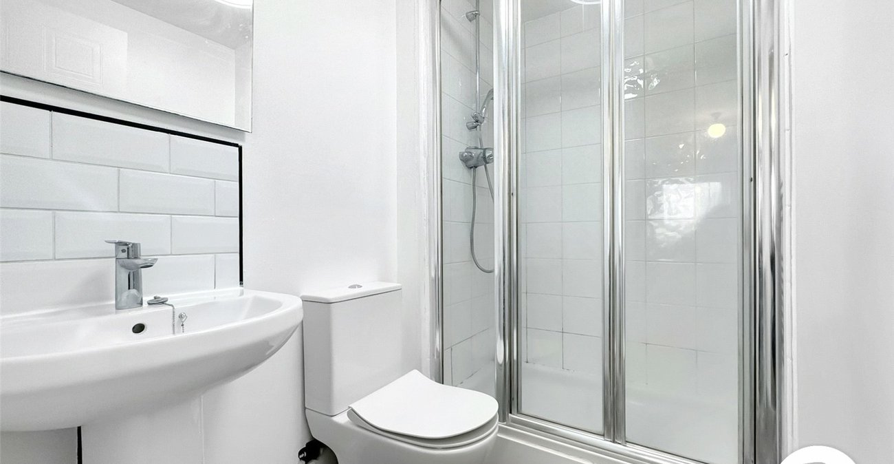 2 bedroom property to rent in London | 