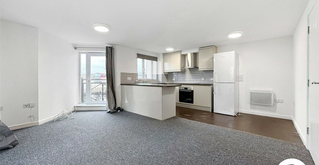 2 bedroom property to rent in London | 