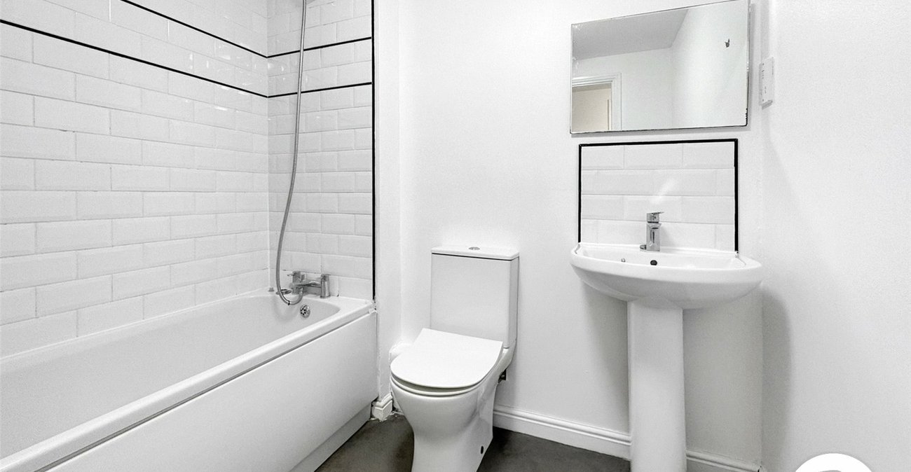 2 bedroom property to rent in London | 