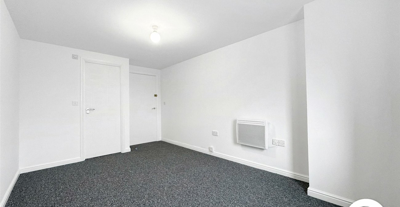 2 bedroom property to rent in London | 