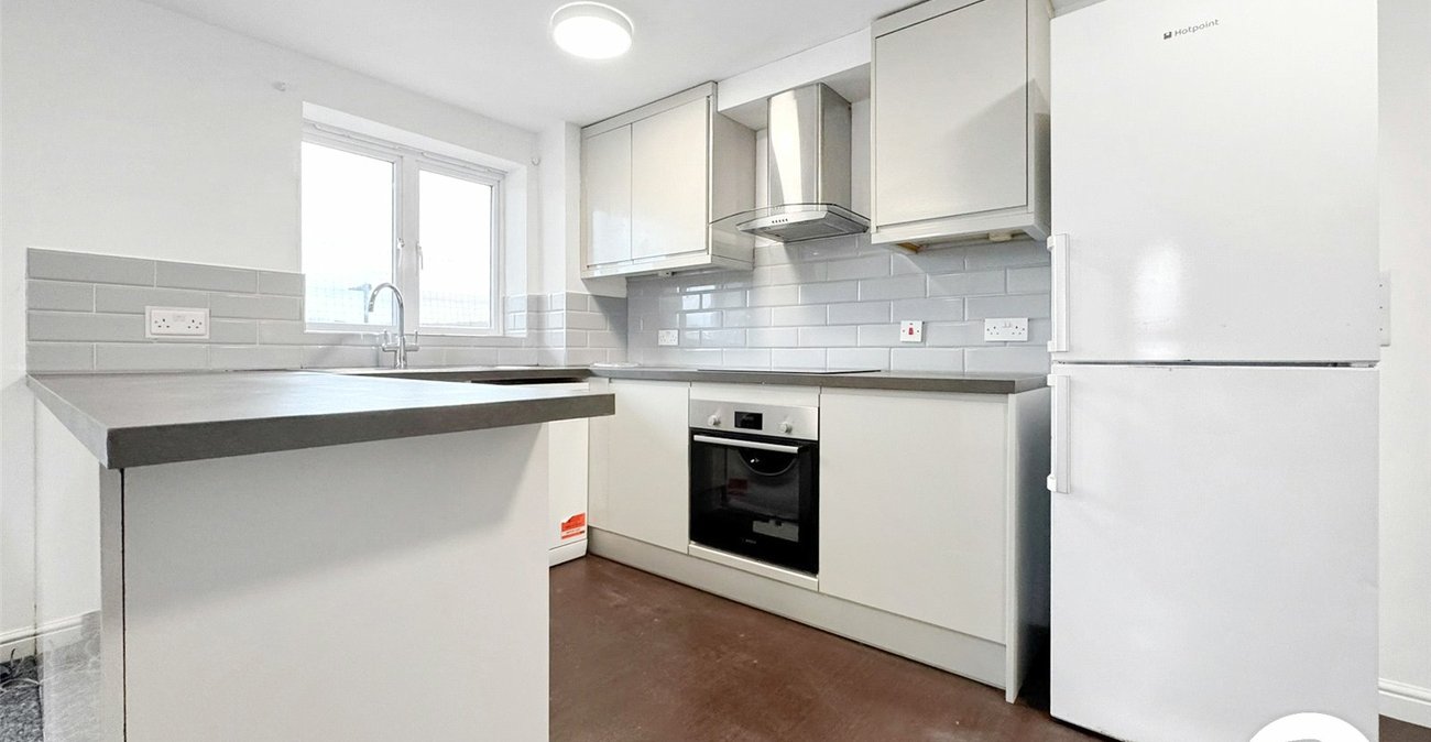 2 bedroom property to rent in London | 