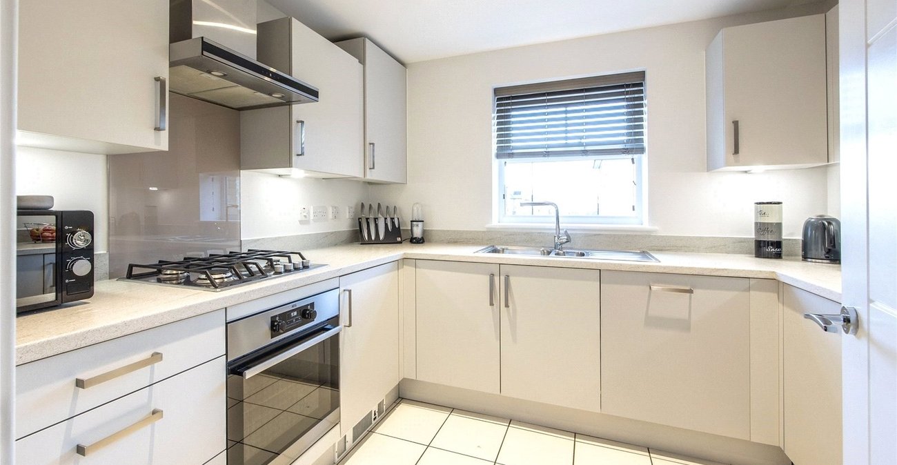 2 bedroom property to rent in Allington | Robinson Michael & Jackson