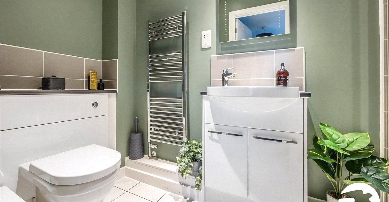 2 bedroom property to rent in Allington | Robinson Michael & Jackson