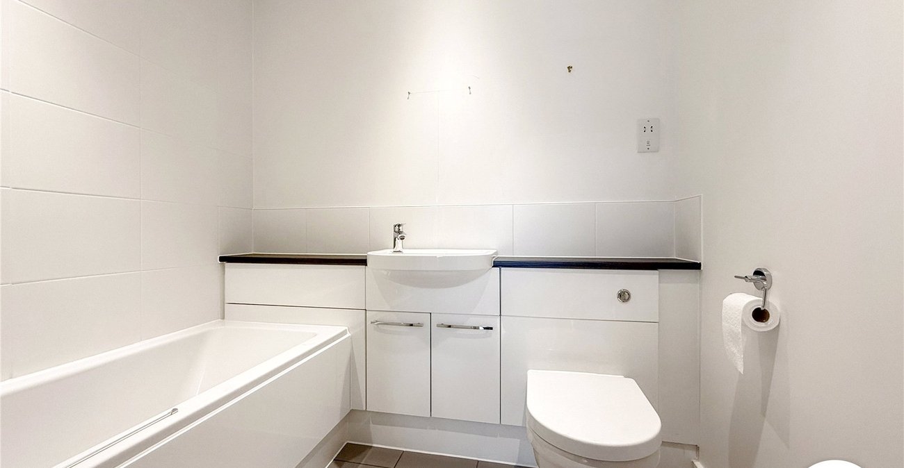 2 bedroom property to rent in Allington | Robinson Michael & Jackson