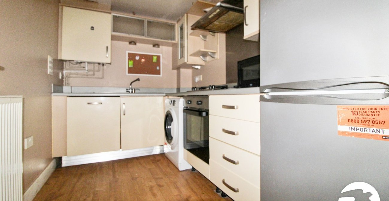 2 bedroom property to rent in Greenhithe | Robinson Michael & Jackson