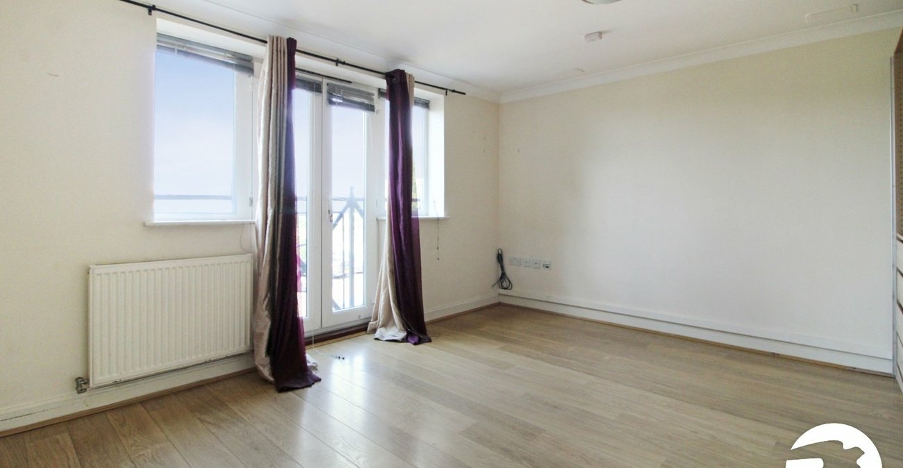2 bedroom property to rent in Greenhithe | Robinson Michael & Jackson