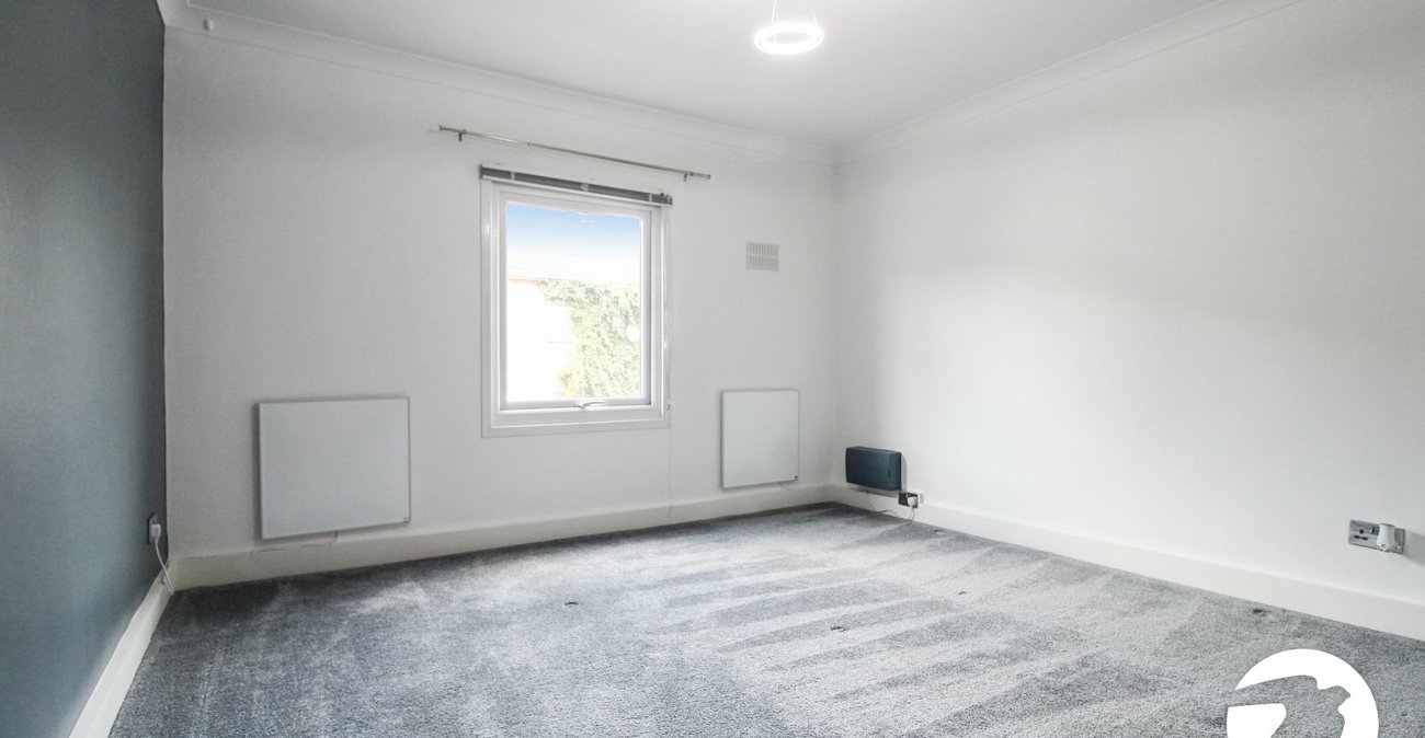 1 bedroom property to rent in Greenhithe | Robinson Michael & Jackson