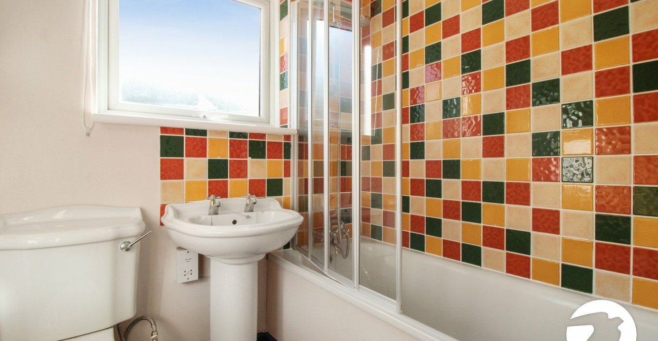 1 bedroom property to rent in Greenhithe | Robinson Michael & Jackson