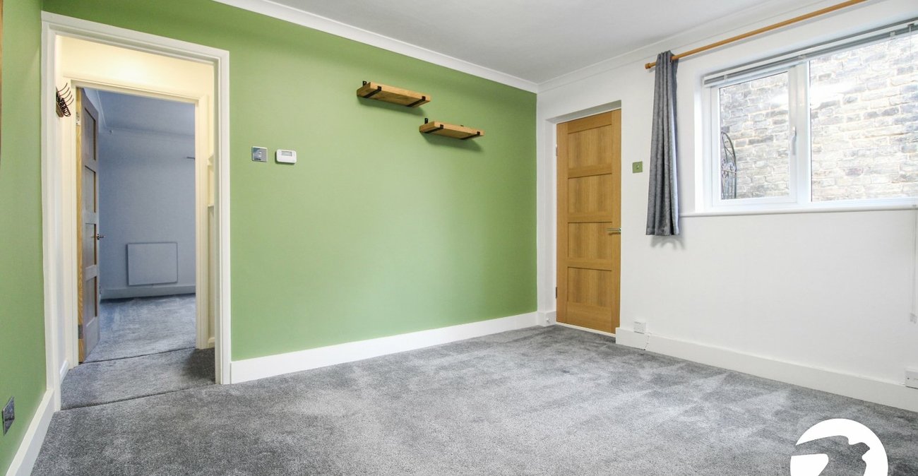 1 bedroom property to rent in Greenhithe | Robinson Michael & Jackson