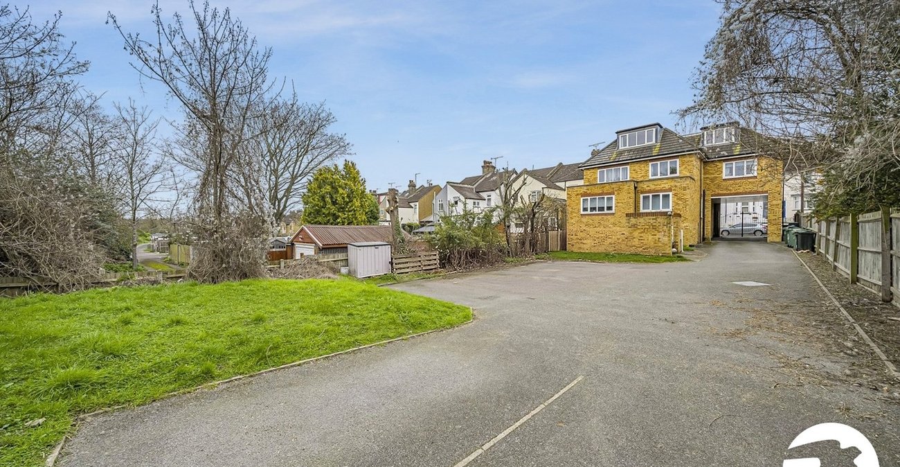 1 bedroom property to rent in Greenhithe | Robinson Michael & Jackson