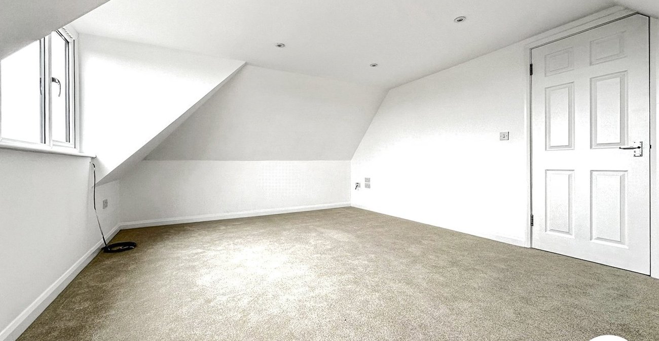 1 bedroom property to rent in Greenhithe | Robinson Michael & Jackson