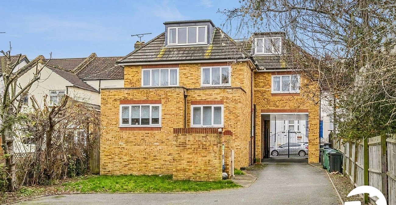1 bedroom property to rent in Greenhithe | Robinson Michael & Jackson