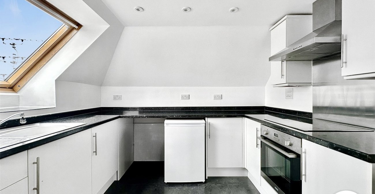1 bedroom property to rent in Greenhithe | Robinson Michael & Jackson
