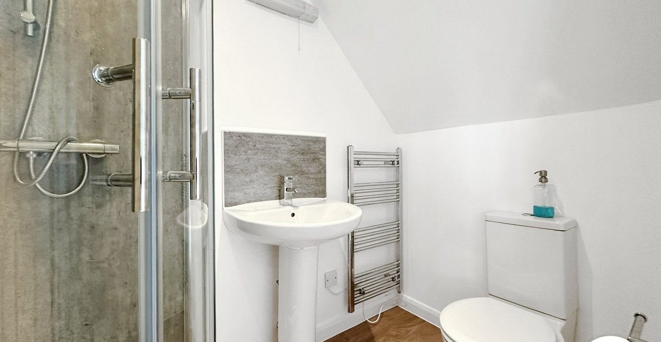 1 bedroom property to rent in Greenhithe | Robinson Michael & Jackson