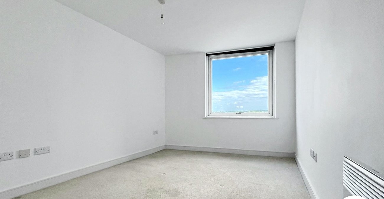 2 bedroom property to rent in Dock Head Road | Robinson Michael & Jackson