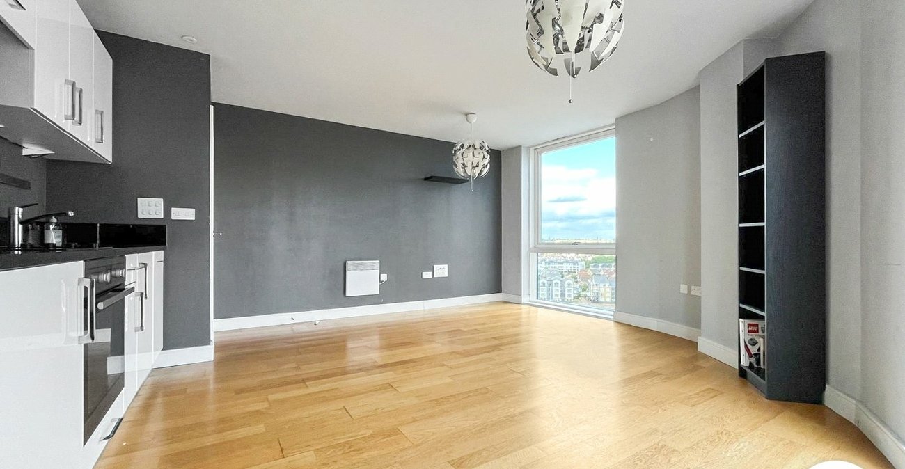 2 bedroom property to rent in Dock Head Road | Robinson Michael & Jackson