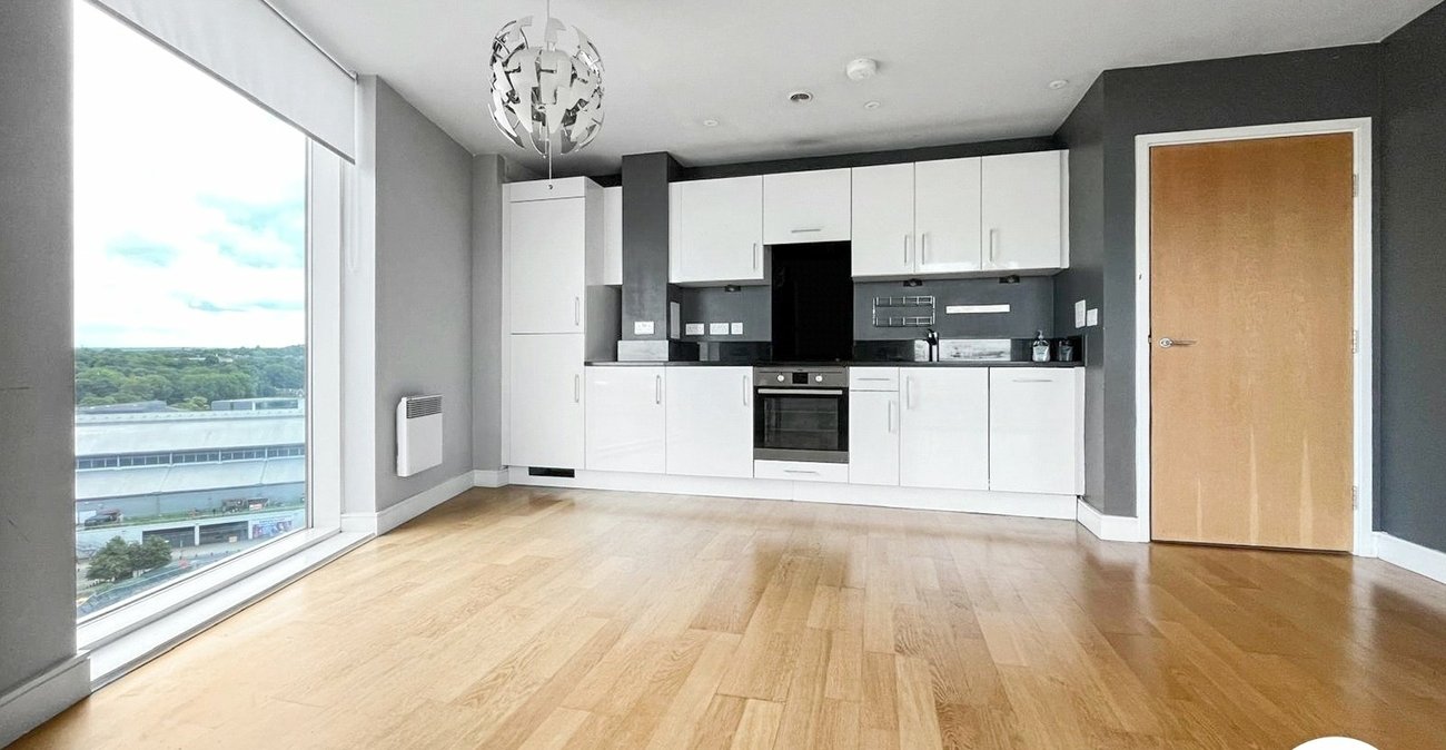 2 bedroom property to rent in Dock Head Road | Robinson Michael & Jackson