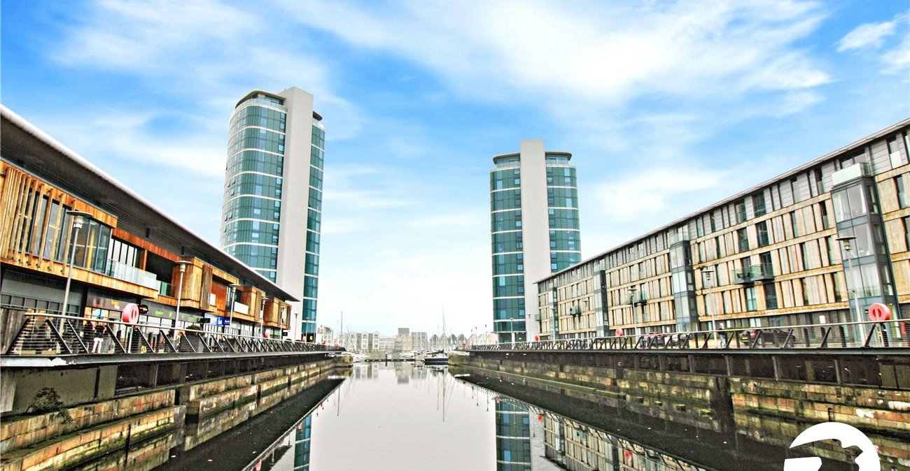 2 bedroom property to rent in Dock Head Road | Robinson Michael & Jackson